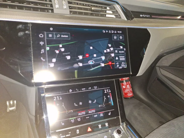 AUDI Q8 e-tron Sportback (2025) — foto 11 van 24