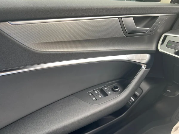 AUDI A6 Avant PHEV (2024) — foto 3 van 24
