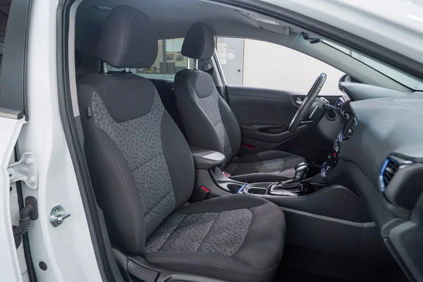 Hyundai Ioniq PHEV (2018) — foto 7 van 54
