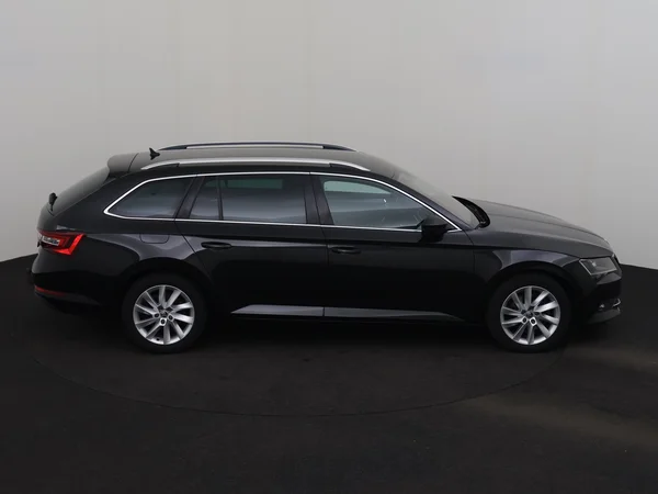 SKODA Superb (2019) — foto 24 van 28
