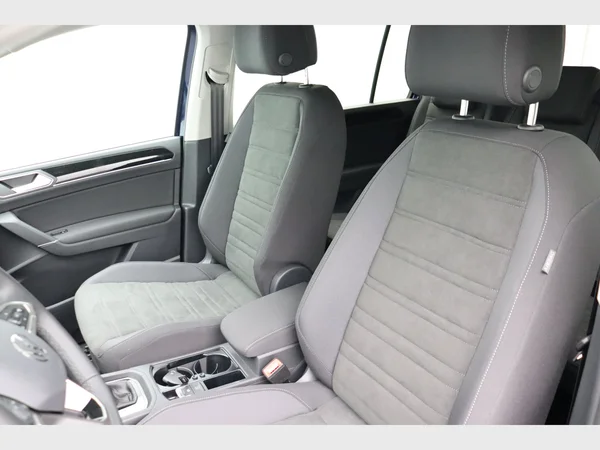 VOLKSWAGEN Touran (2023) — foto 25 van 28