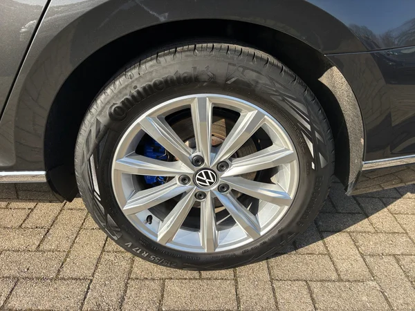 VOLKSWAGEN Passat Variant GTE (2023) — foto 14 van 24