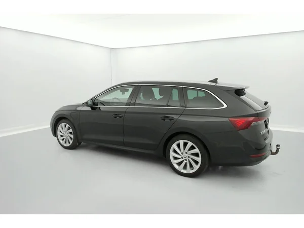 SKODA Octavia Combi PHEV (2021) — foto 33 van 37