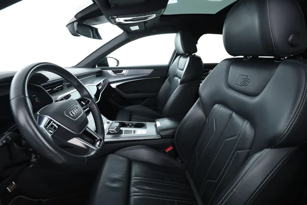 Audi A6 (2021) — foto 16 van 16