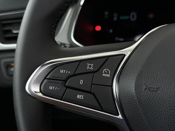 RENAULT Captur (2024) — foto 9 van 28