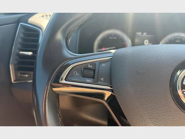Skoda KAROQ (2018) — foto 14 van 29
