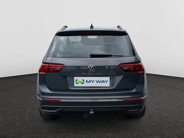 VOLKSWAGEN Tiguan (2021) — foto 13 van 18