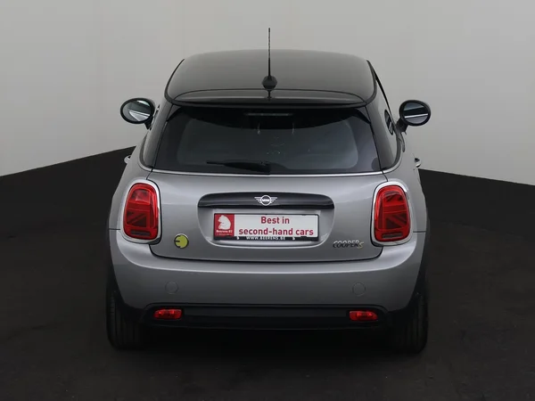 MINI Cooper SE (2023) — foto 28 van 31