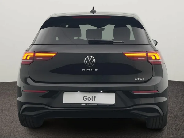 VOLKSWAGEN Golf VIII (2026) — foto 2 van 10