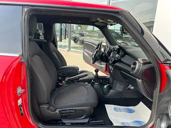 Mini One (2018) — foto 6 van 20