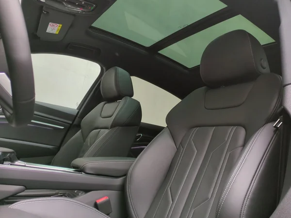 AUDI Q8 e-tron Sportback (2025) — foto 12 van 17