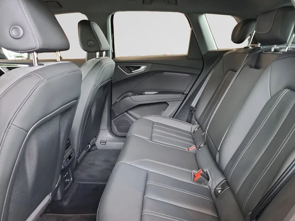 AUDI Q4 e-tron (2025) — foto 17 van 18
