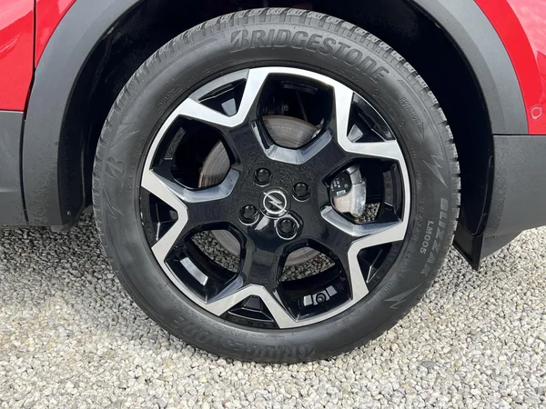 Opel Mokka-e (2022) — foto 36 van 38