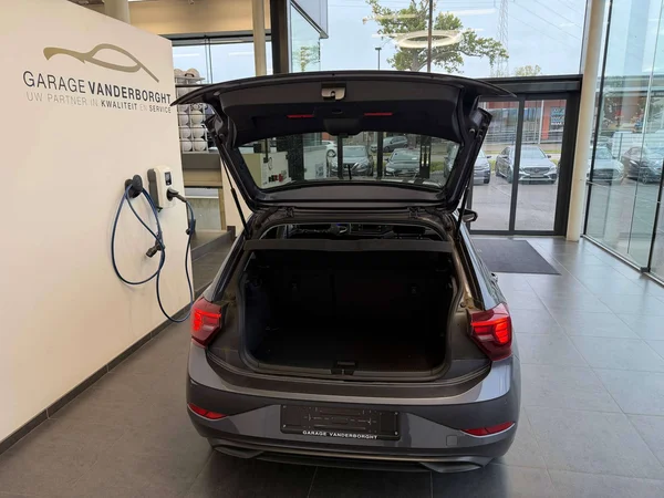 Volkswagen Polo (2022) — foto 17 van 20