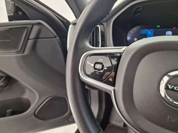 Volvo XC60 (2021) — foto 3 van 17