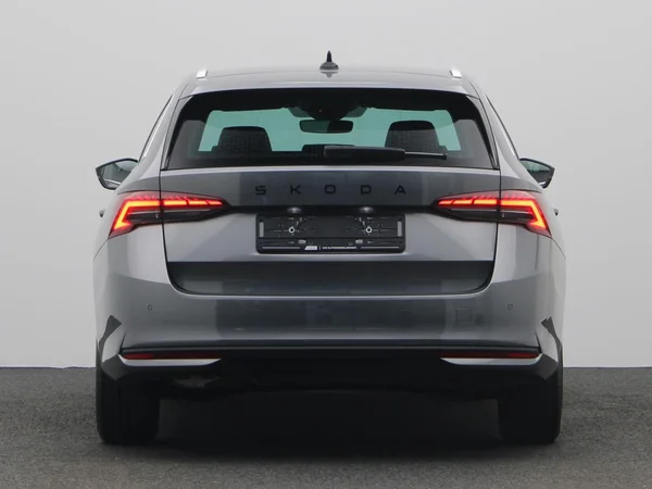 SKODA Octavia Combi (2024) — foto 17 van 20