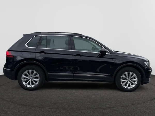 VOLKSWAGEN Tiguan (2018) — foto 23 van 24