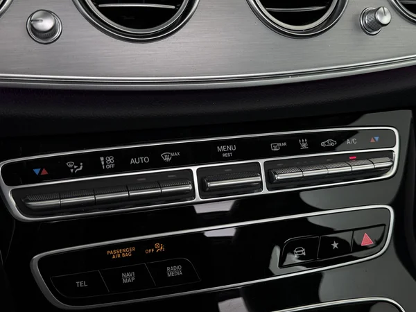 MERCEDES E 300 (2021) — foto 17 van 34