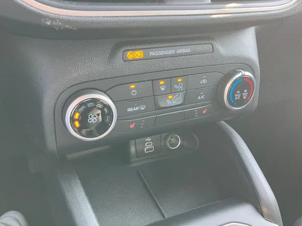 FORD Kuga (2024) — foto 13 van 24