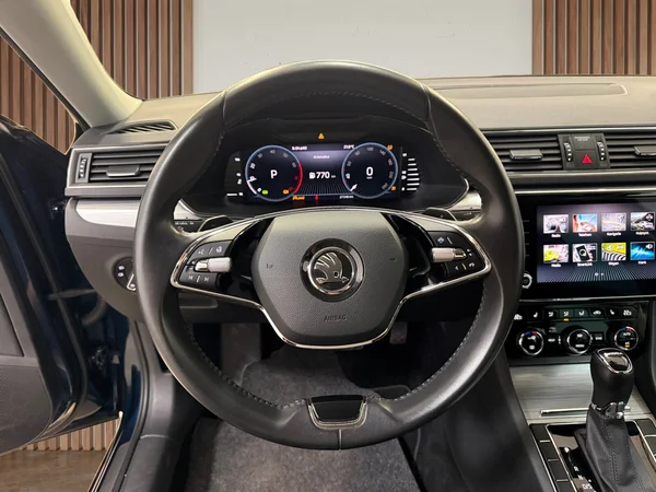Skoda Superb (2022) — foto 6 van 30