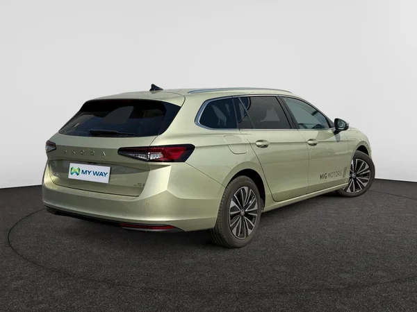 SKODA Superb Combi (2025) — foto 12 van 23