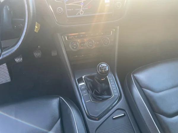 VOLKSWAGEN Tiguan (2017) — foto 2 van 21