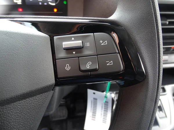 Opel Vivaro (2024) — foto 6 van 17