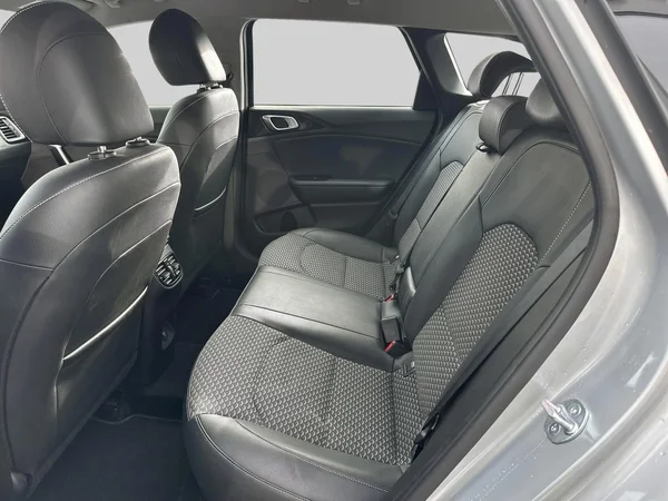 Kia cee'd (2023) — foto 5 van 21
