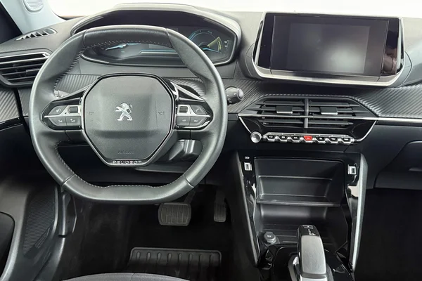 Peugeot E-2008 (2021) — foto 16 van 31