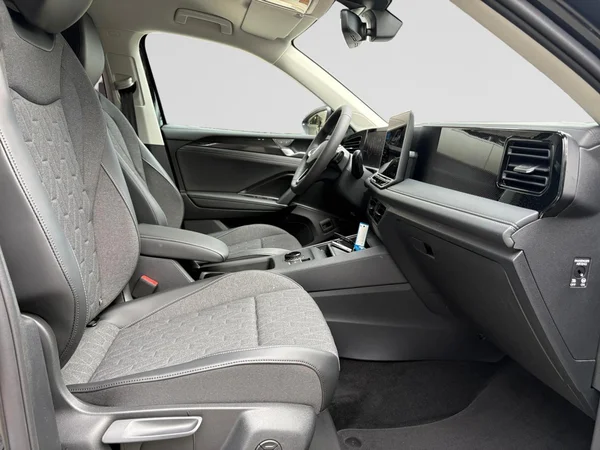 VOLKSWAGEN Tiguan (2026) — foto 8 van 24