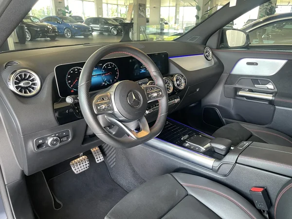 Mercedes-Benz GLA (2021) — foto 10 van 14