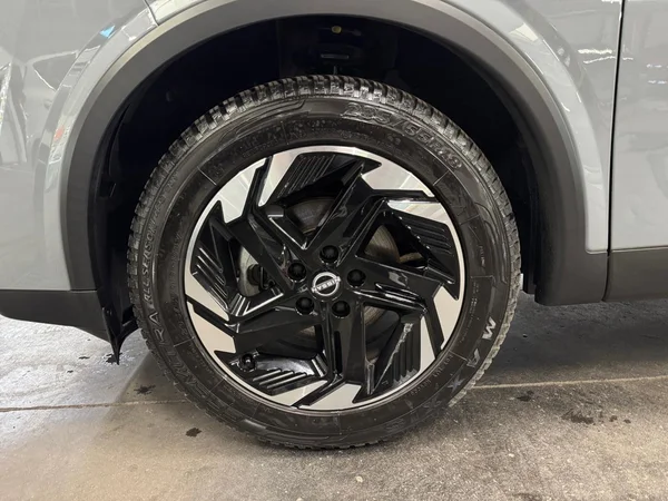 NISSAN Qashqai (2025) — foto 16 van 24