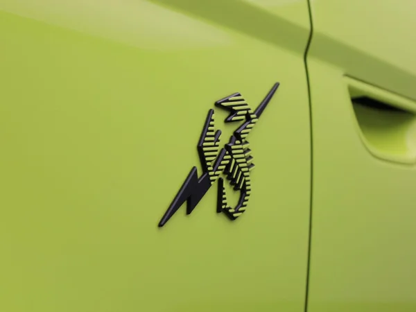 Fiat 500C (2023) — foto 35 van 48