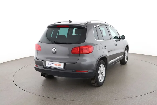 Volkswagen Tiguan (2016) — foto 12 van 16