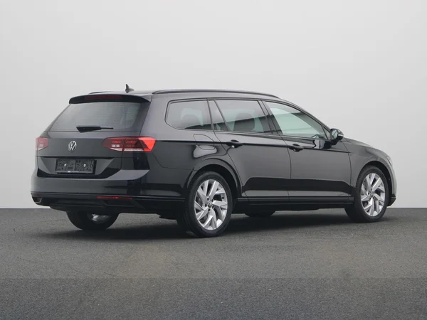 VOLKSWAGEN Passat SW (2021) — foto 12 van 19