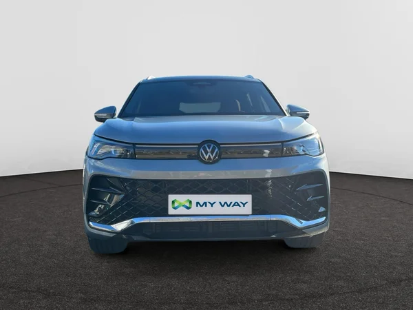 VOLKSWAGEN Tiguan (2025) — foto 14 van 19