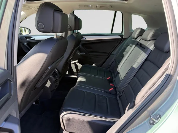 VOLKSWAGEN Tiguan (2018) — foto 8 van 18