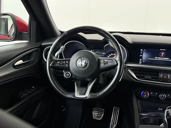 Alfa Romeo Stelvio (2022) — foto 13 van 31