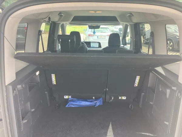 FORD Tourneo Courier (2024) — foto 17 van 24