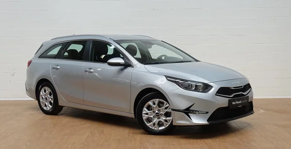 Kia cee'd (2023) — foto 12 van 21