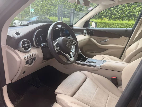 Mercedes-Benz GLC (2021) — foto 2 van 6