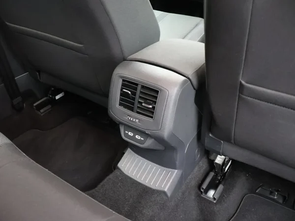 Volkswagen T-Roc (2022) — foto 11 van 28