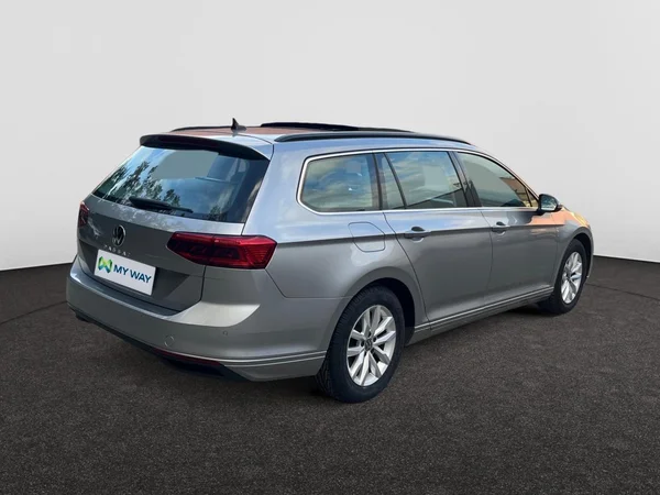 VOLKSWAGEN Passat SW (2022) — foto 17 van 21