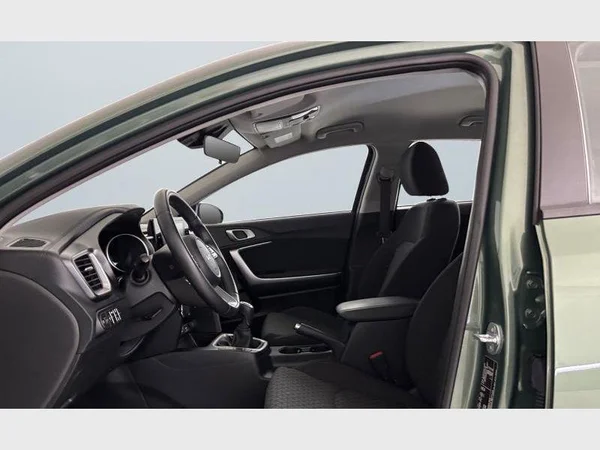 Kia CEED (2023) — foto 15 van 15