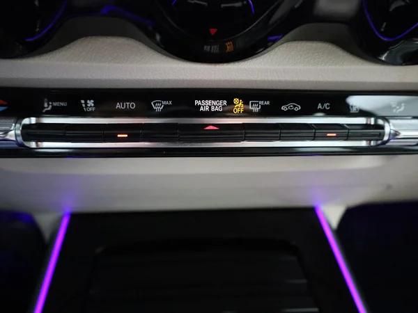 Mercedes-Benz EQB (2022) — foto 18 van 48