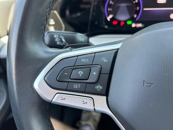 VOLKSWAGEN Golf VIII SW (2023) — foto 16 van 31