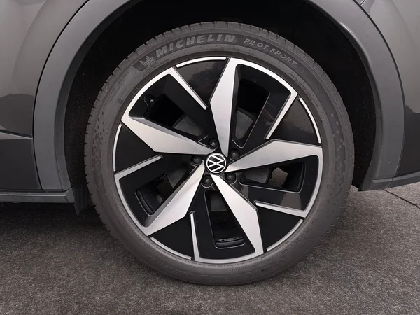VOLKSWAGEN ID.4 (2022) — foto 7 van 33