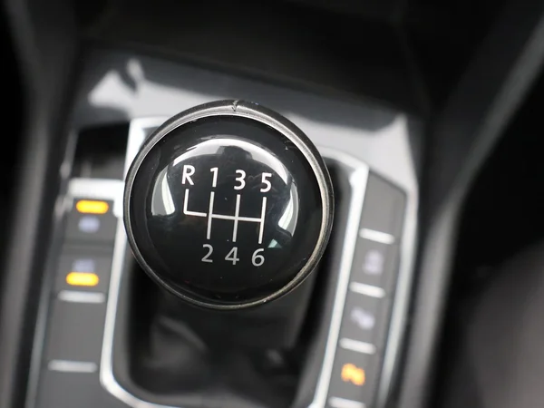VOLKSWAGEN Tiguan (2020) — foto 17 van 29