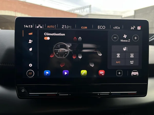 CUPRA Born (2024) — foto 9 van 30