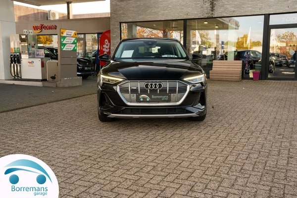 Audi e-tron (2022) — foto 28 van 33